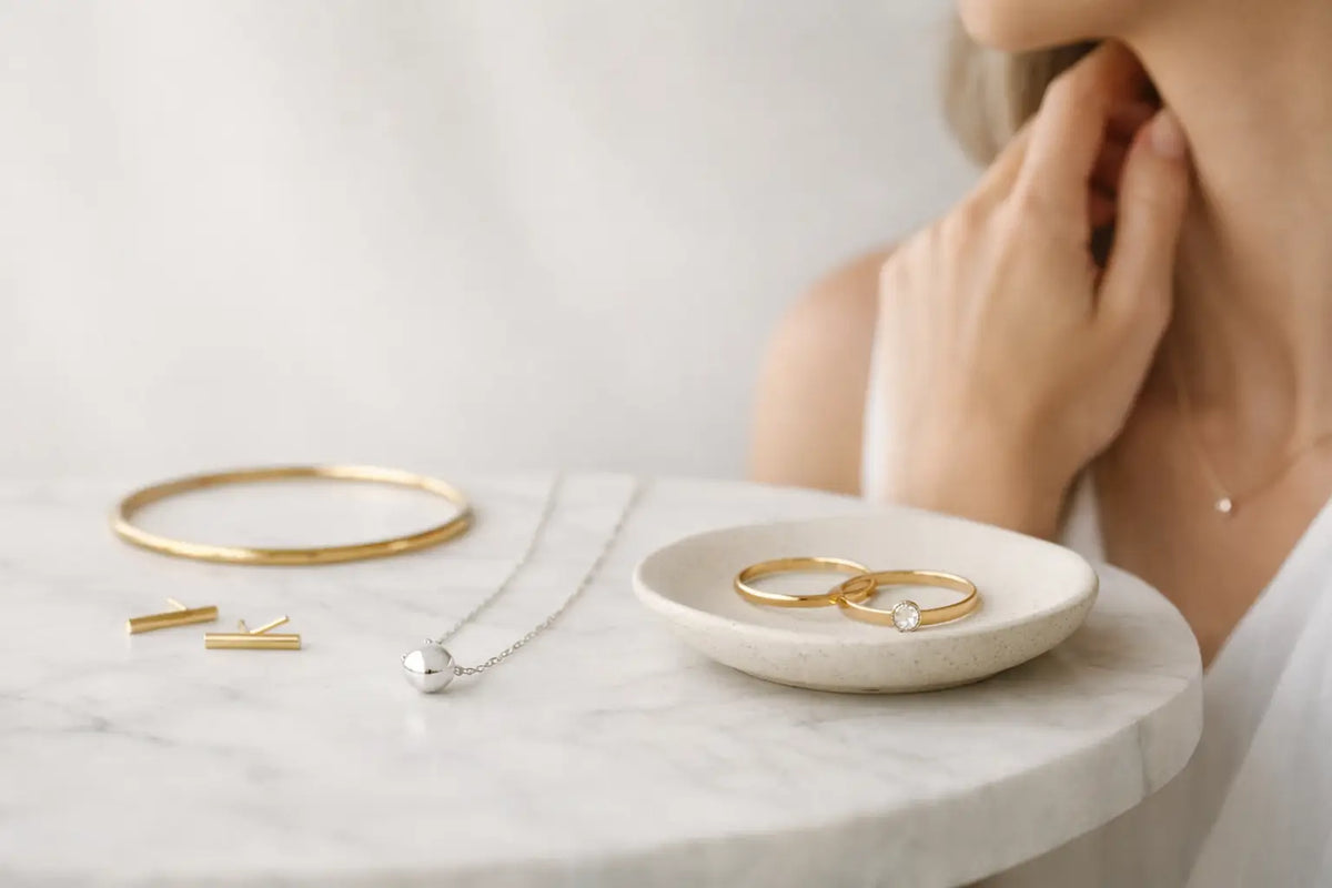 What Is Minimalist Jewelry, Exactly?
