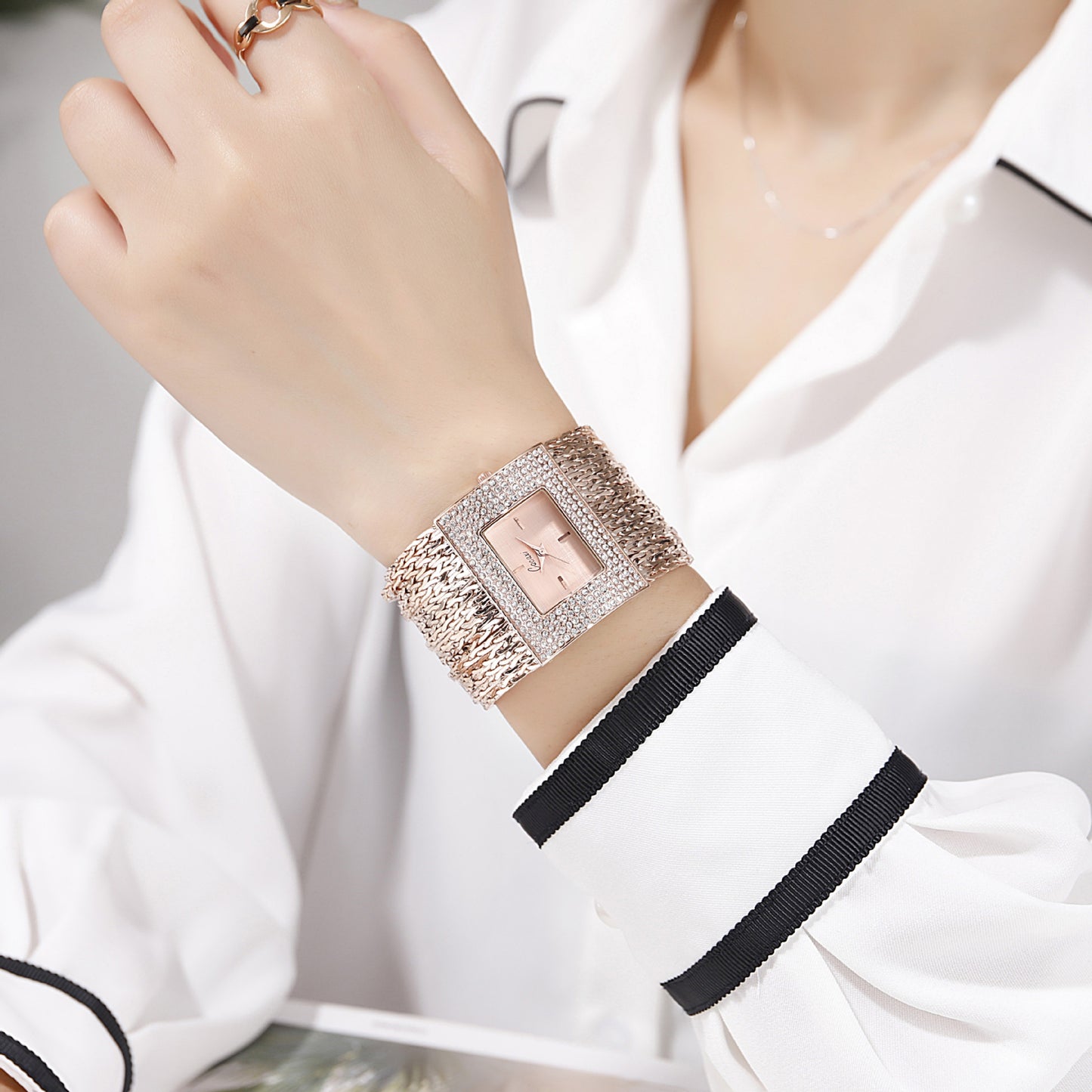 VTX Luxe — Gold Square Chain